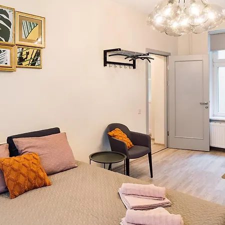 Morrison Apartment/15 Guests/7bedrooms/riga Old Town Appartement